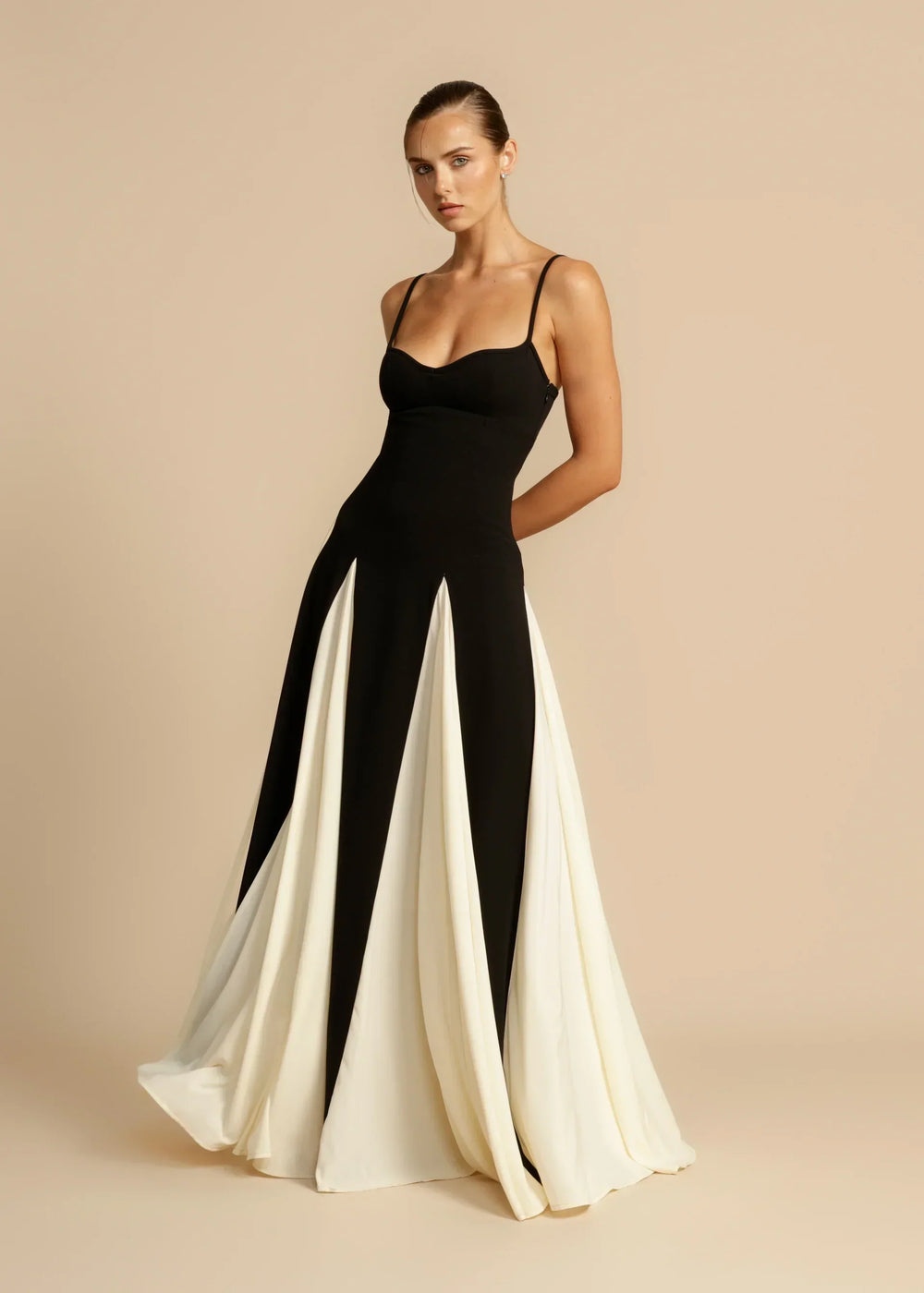 Roxanne™ | Elegant Contrast Ruffles Maxi Dress